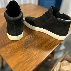 Kennth Cole black slip on tennis shoes